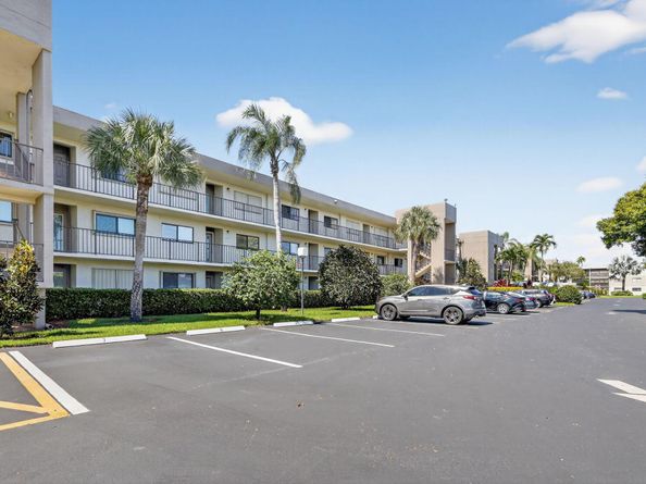 5550 Witney Drive 101, Delray Beach FL 33484