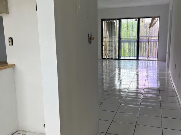 8879 Fontainebleau Boulevard 206, Miami FL 33172