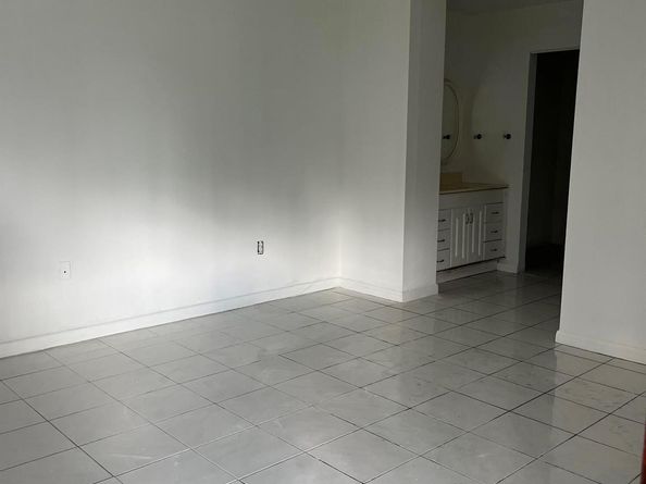 8879 Fontainebleau Boulevard 206, Miami FL 33172