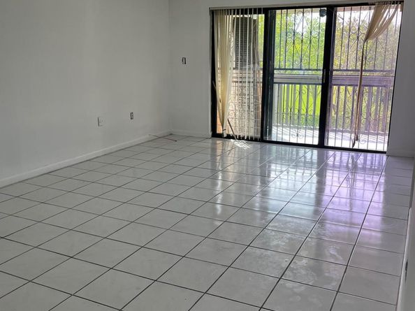 8879 Fontainebleau Boulevard 206, Miami FL 33172