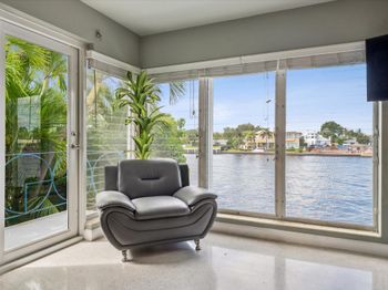 561 Bayshore Dr