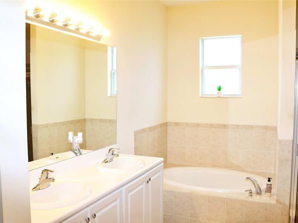 2872 NE 1st Dr, Homestead FL 33033