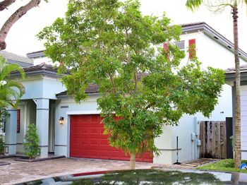 2872 NE 1st Dr