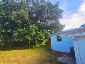 5950 NW 42nd Ave, North Lauderdale FL 33319