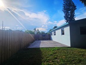5950 NW 42nd Ave, North Lauderdale FL 33319