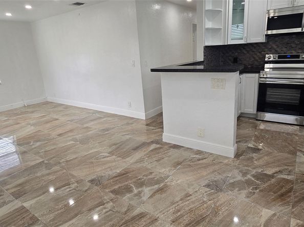 2917 NW 2nd St, Pompano Beach FL 33069