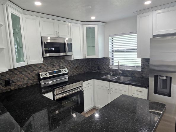2917 NW 2nd St, Pompano Beach FL 33069