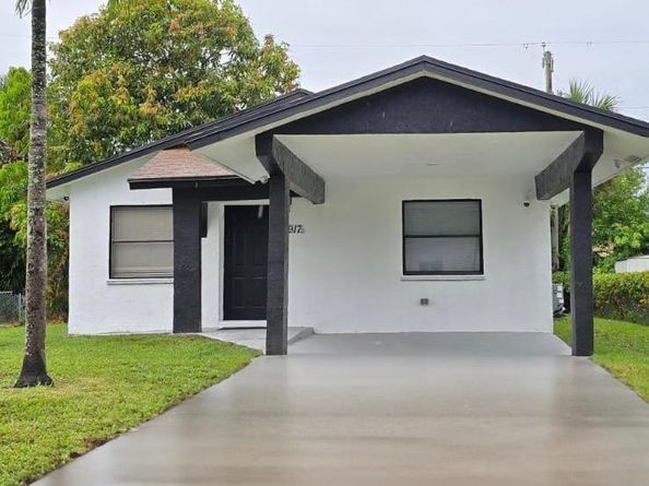 2917 NW 2nd St, Pompano Beach FL 33069