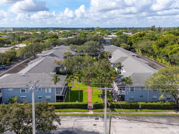 7556 Stirling Rd 222, Hollywood FL 33024