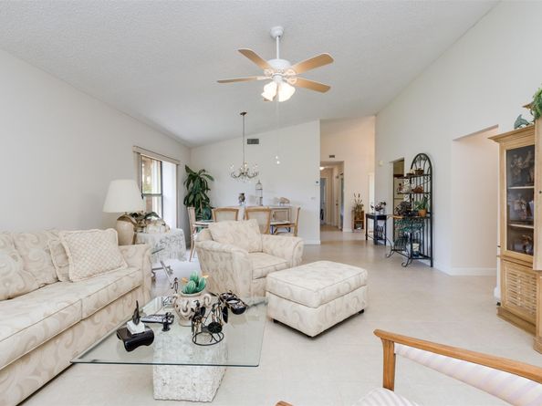 4915 Calamondin Cir, Coconut Creek FL 33063