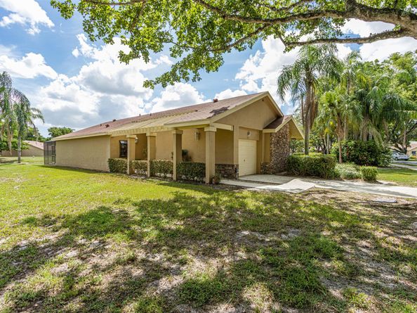 4915 Calamondin Cir, Coconut Creek FL 33063