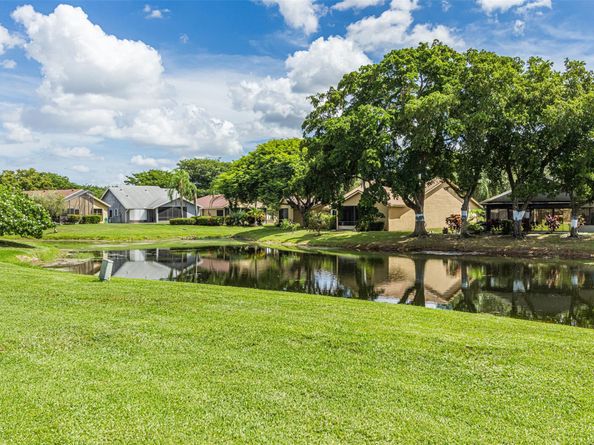4915 Calamondin Cir, Coconut Creek FL 33063