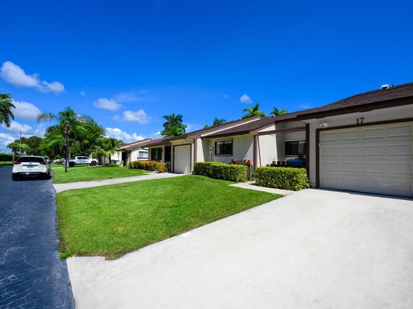17 Mayfair Lane, Boynton Beach FL 33426