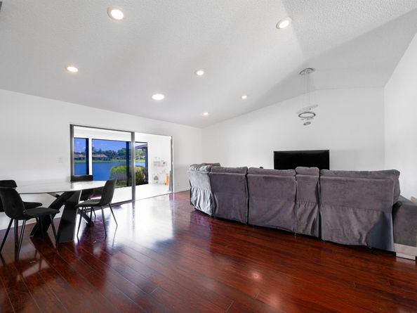 17 Mayfair Lane, Boynton Beach FL 33426