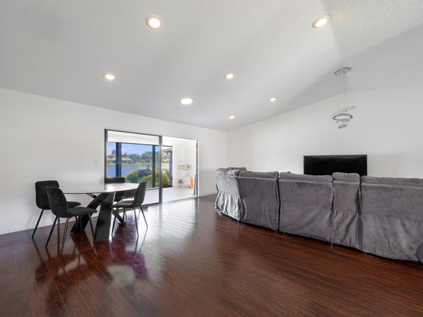17 Mayfair Lane, Boynton Beach FL 33426