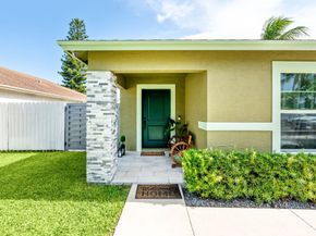820 Selkirk Street, West Palm Beach FL 33405