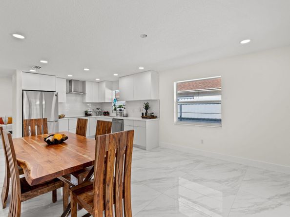 820 Selkirk Street, West Palm Beach FL 33405