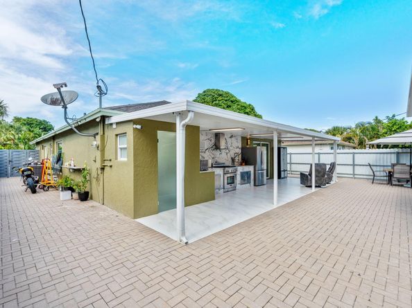 820 Selkirk Street, West Palm Beach FL 33405
