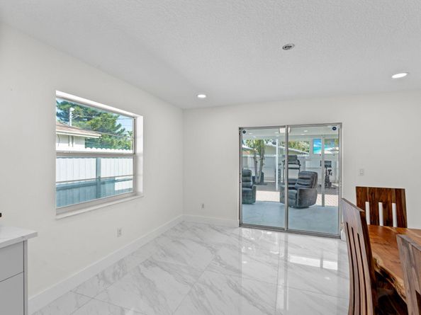 820 Selkirk Street, West Palm Beach FL 33405