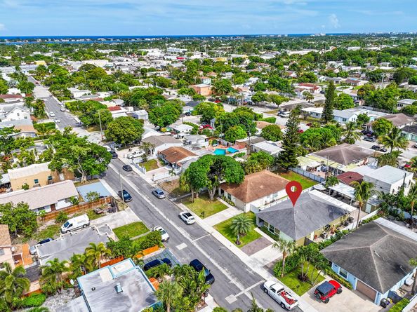 820 Selkirk Street, West Palm Beach FL 33405