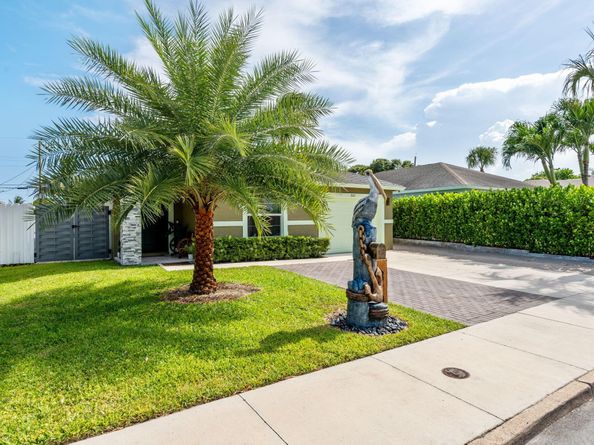 820 Selkirk Street, West Palm Beach FL 33405