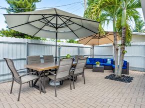 820 Selkirk Street, West Palm Beach FL 33405