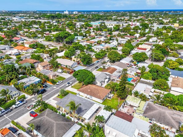 820 Selkirk Street, West Palm Beach FL 33405
