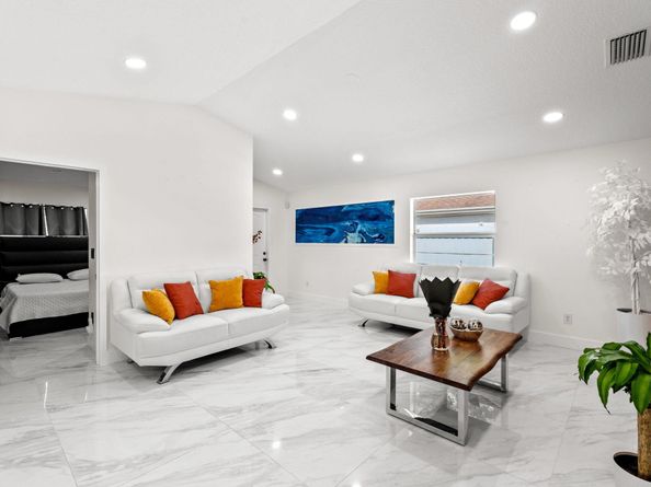 820 Selkirk Street, West Palm Beach FL 33405