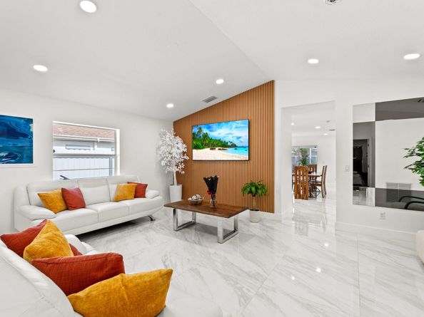 820 Selkirk Street, West Palm Beach FL 33405