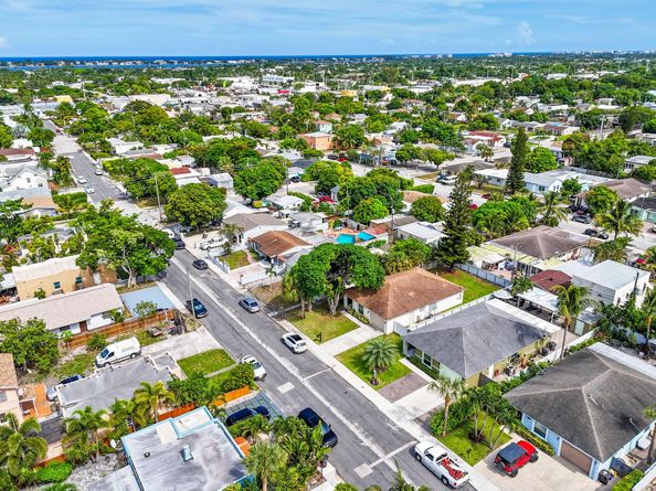 820 Selkirk Street, West Palm Beach FL 33405