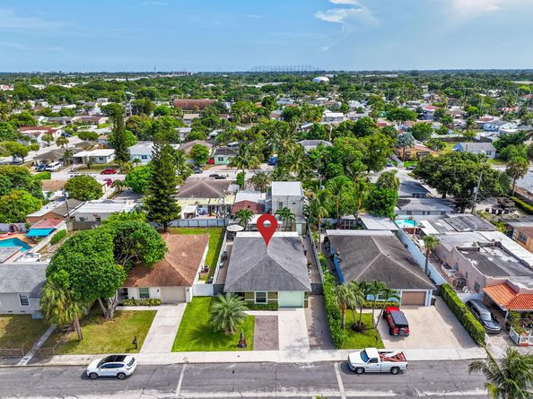 820 Selkirk Street, West Palm Beach FL 33405