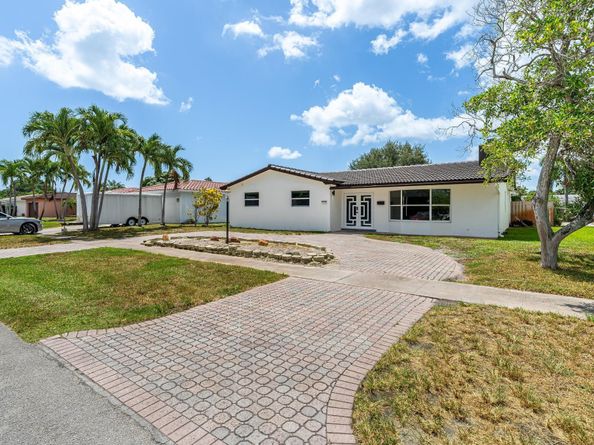 5300 Garfield St, Hollywood FL 33021