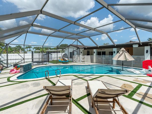5300 Garfield St, Hollywood FL 33021