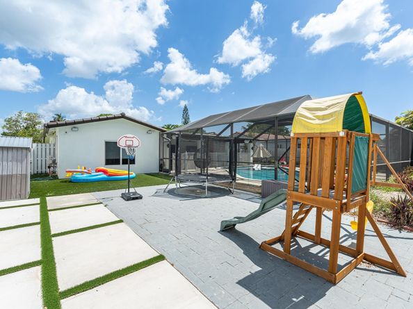 5300 Garfield St, Hollywood FL 33021
