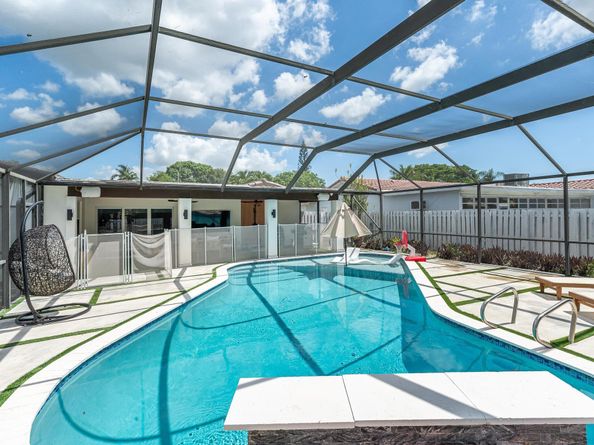 5300 Garfield St, Hollywood FL 33021