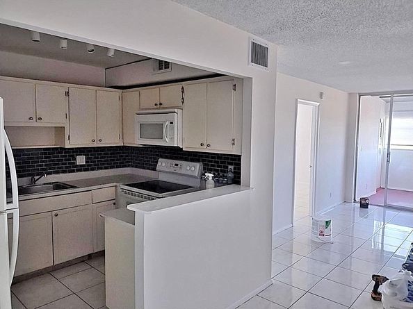 2017 NW 46th Ave 409A, Lauderhill FL 33313