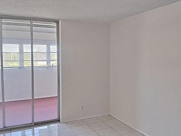 2017 NW 46th Ave 409A, Lauderhill FL 33313