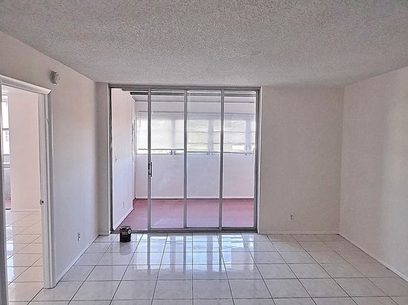2017 NW 46th Ave 409A, Lauderhill FL 33313