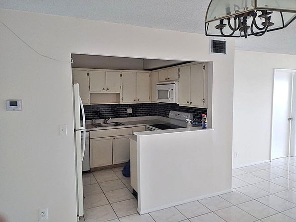 2017 NW 46th Ave 409A, Lauderhill FL 33313