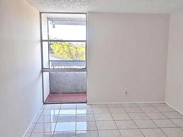 2017 NW 46th Ave 409A, Lauderhill FL 33313