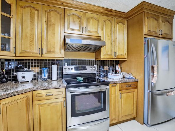 211 S Hollybrook Dr 107, Pembroke Pines FL 33025
