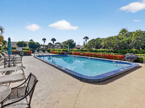 10 Ridge Point Drive D, Boynton Beach FL 33435