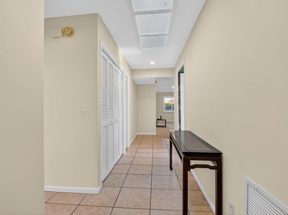 10 Ridge Point Drive D, Boynton Beach FL 33435