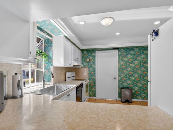 10 Ridge Point Drive D, Boynton Beach FL 33435