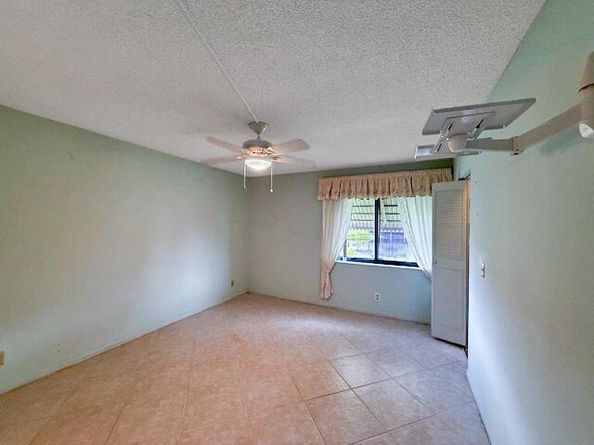 211 Pine Hov Circle B1, Greenacres FL 33463