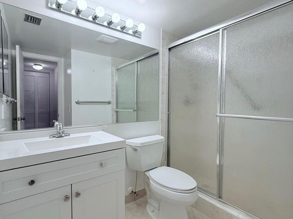 211 Pine Hov Circle B1, Greenacres FL 33463