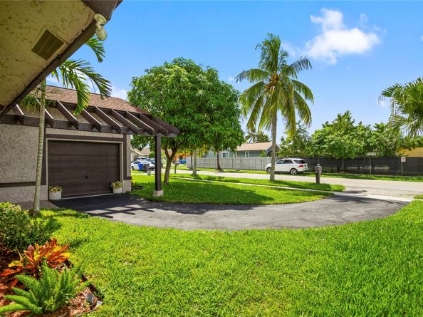 8211 SW 13th Ct, North Lauderdale FL 33068