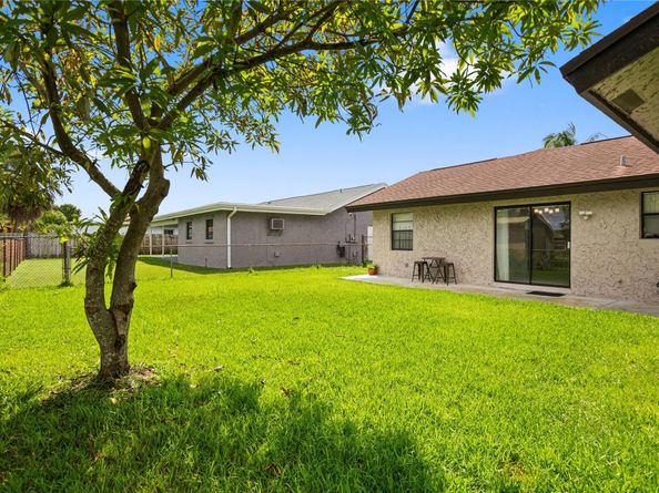 8211 SW 13th Ct, North Lauderdale FL 33068