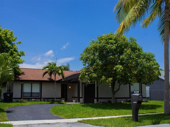 8211 SW 13th Ct, North Lauderdale FL 33068