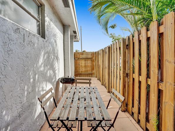 1345 N Andrews Ave #1-2, Fort Lauderdale FL 33311
